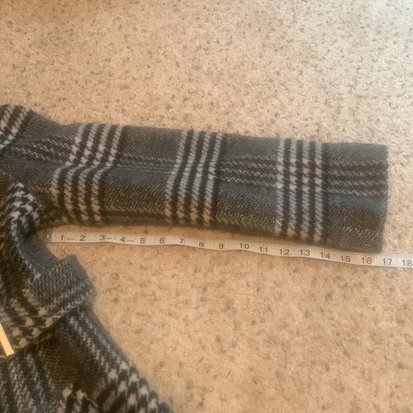 Calvin Klein Button-up Coat with detachable Hood and Belt - Picture 5 of 14